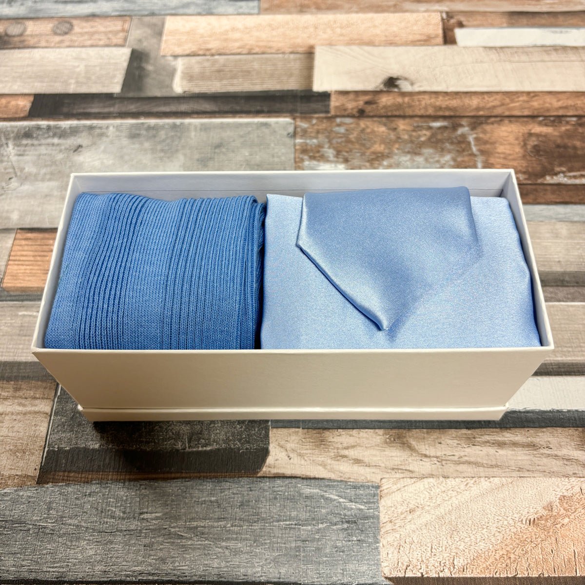 Blue Daisy Boxed Gift Set - Gift Sets - Regular Tie with Socks & Pocket Square - Boxed Set - Save £5.00 - Swagger & Swoon